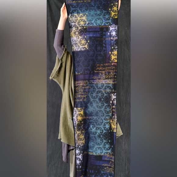 Blue Fish Scarf - Black Written in Memory - Picture 3 of 5